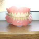 入れ歯をくっつけさせるのは、一筋縄ではいかないです。