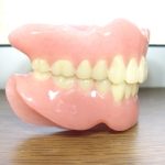 入れ歯を長持ちさせるためにも３カ月に１回はメンテナンスしましょう。